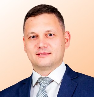 Михаил Жаров